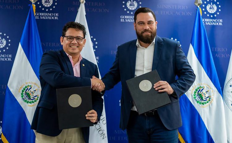 Los funcionarios destacaron la
importancia del trabajo articulado para el
desarrollo educativo del país.