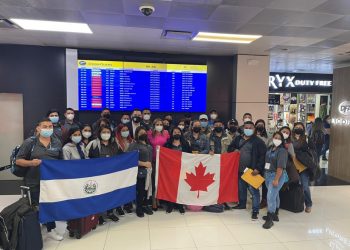 Ministro de Trabajo anuncia la salida de un nuevo contingente de salvadoreños con destino a Canadá