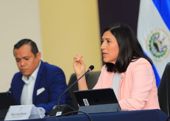 Gobierno de El Salvador subsidia incremento de hasta 71 % en precio de los combustibles