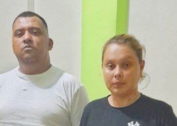 Policía captura a pareja en San Salvador que llevaba drogas y más de $20, 000 en efectivo