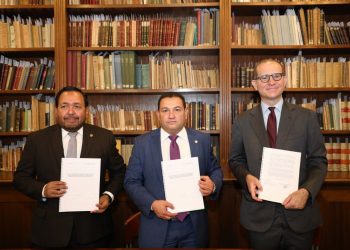 Ministro de Trabajo firma convenio con la organización más importante de Italia para generar empleo a salvadoreños