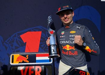 Max Verstappen gana el GP de Canadá tras duelo con el español Sainz