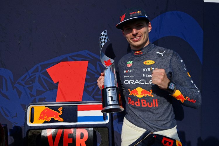 El neerlandés Max Verstappen, se agenció el triunfo del GP de Canadá, tras disputar un cerrado duelo con el español Carlos Sainz. Fotos/AFP