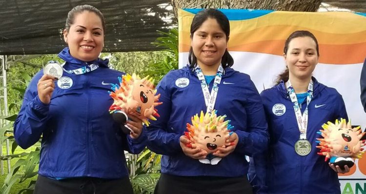Melissa Mikec, Ana Ramírez y Johanna Pineda, ganaron oro en rifle por equipo en la edición realizada en 2017. Foto/COES