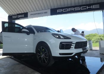 ¡Innovación tecnológica! El nuevo Porsche Cayenne E-Hybrid es presentado en El Salvador
