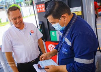 Defensoría del Consumidor verifica precios justos en gasolineras de El Salvador