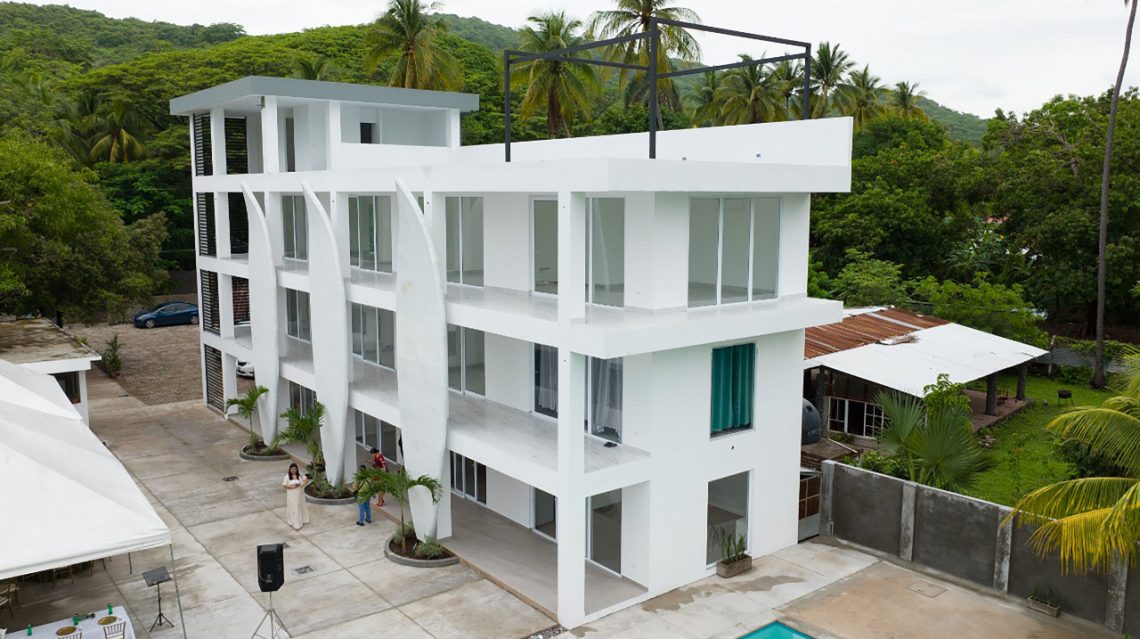 Salvadoreño en el exterior construye nuevo hotel en La Libertad con una