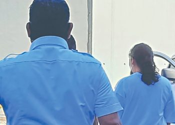 Capturan a una pareja que golpeaba a un adolescente en San Vicente