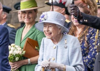 La reina Isabel II aparece por segunda vez en dos días en público en Escocia