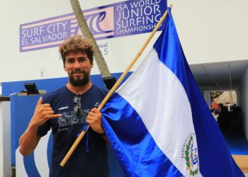 Bryan Pérez apuesta por el futuro de los jóvenes salvadoreños que compiten en el ISA World Junior Surfing Championship
