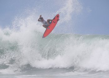 Marvin Rodríguez se coló a la tercera fase del repechaje en el Surf City ISA World Junior
