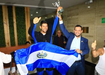 Así fue el regreso de Marcelo Arévalo a El Salvador tras coronarse en el Roland Garros