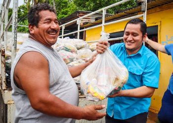 Entregan paquetes de alimentos a 300 pescadores