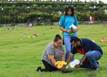 Fotos: «Feliz día hasta el cielo, papá»: salvadoreños visitan cementerios para celebrar el día del padre