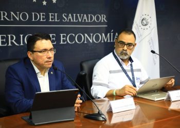 Precios de los combustibles en El Salvador se mantendrán fijos pese al aumento del costo a escala internacional