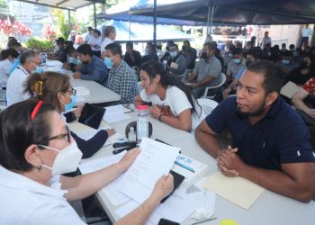 Salvadoreños aplican a una nueva oportunidad laboral en Canadá
