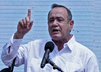 El presidente de Guatemala sale ileso de un ataque a tiros a su comitiva