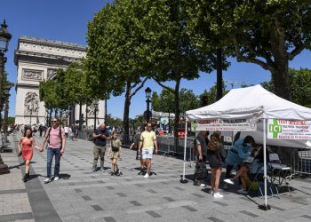 Francia pone fin a régimen de emergencia sanitaria por COVID-19