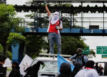 Protestas en Panamá empujan al gobierno a bajar precio de combustibles