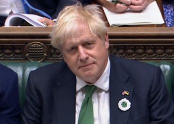 «Me voy con la frente en alto», dice Boris Johnson en el Parlamento Británico