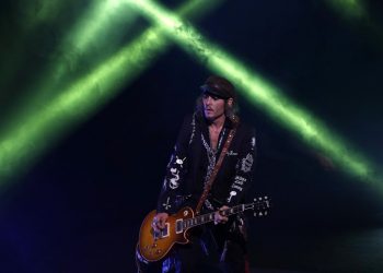 Johnny Depp saca disco y emprende gira tras su tormentoso juicio