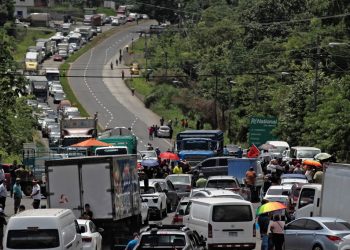 Panamá anuncia una reducción en el precio de la gasolina