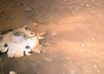 El robot de la NASA que explora Marte descubre un objeto misterioso