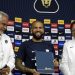 Dani Alves firma con los Pumas de México
