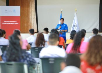 El Ministerio de Educación desarrolla conversatorios junto a la comunidad educativa del país
