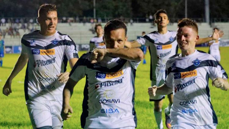 El festejo en uno de los tantos por parte de La Libertad en el estadio Ana Mercedes Campos. Foto: Indes