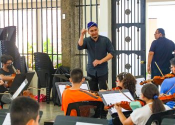 Destacado director salvadoreño participará en concurso de dirección orquestal en Portugal