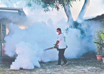 Llevan a cabo jornada de fumigación en San Rafael Obrajuelo