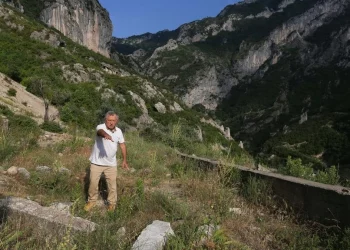 Saqueadores «excavan en cualquier parte» el patrimonio cultural de Albania