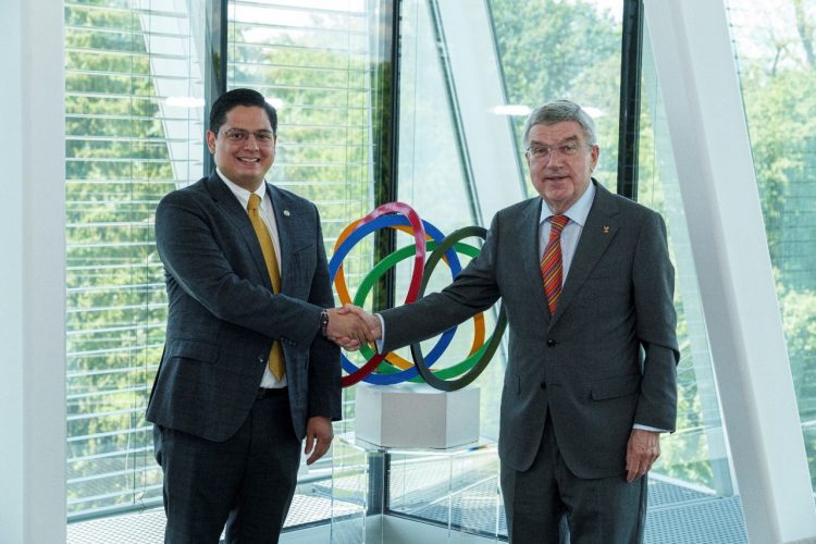 El pridente del COES, Armando Bruni se reunió con el Presidente del COI, Thomas Bach. Fotos: COES.