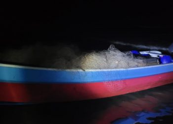 Policía decomisa 10 bultos de cocaína encontrados en una embarcación en la Isla Tasajera