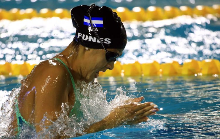 La nadadora Elisa Funes compitió en el Campeonato  Nacional de Puerto Rico y obtuvo buenos resultados. Foto/Archivo DES