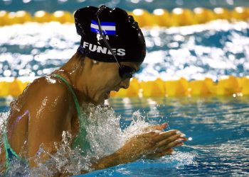 Elisa Funes, destacó al clasificarse a dos finales en natación