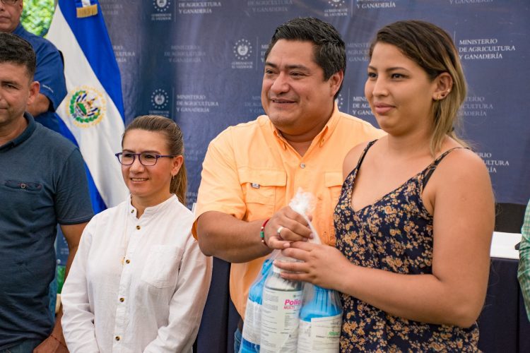 El ministro de Agricultura, Enrique Parada, dijo que su objetivo es trabajar de cerca con los agricultores.