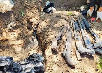 Localizan armas de fuego y abundante munición en zona boscosa de Tonacatepeque