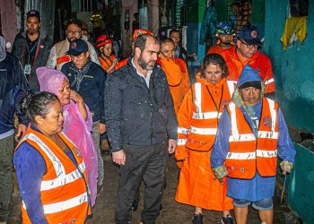 Autoridades evacúan a familias en riesgo y atienden emergencias por lluvias en todo el territorio nacional