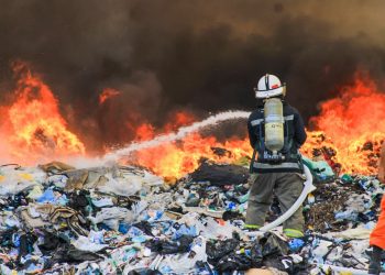 Protección Civil controla incendio en el cantón Las Delicias, San Miguel