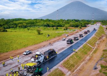 Construcción de nueva carretera en la zona oriental permitirá «potenciar» el transporte y turismo en El Salvador