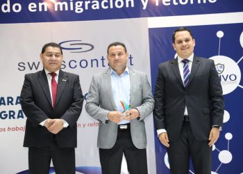 Ministro de Trabajo es galardonado por su gestión con el Programa de Migración Laboral