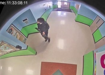 Video muestra tardío actuar policial en masacre de Texas