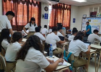 Estudiantes reciben refuerzo para la prueba AVANZO en La Unión