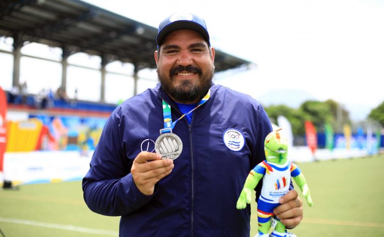 Óscar Ticas en arco recurvo individual dio a El Salvador la quinta medalla se plata. Fotos/INDES
