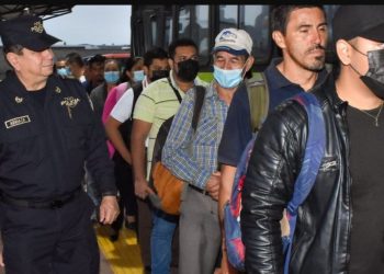 Salvadoreños a favor de la seguridad en unidades del transporte público