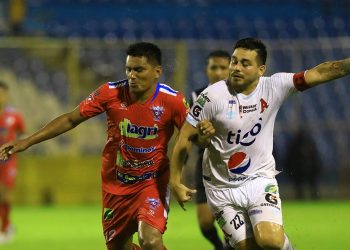 Elmer Bonilla, exárbitro: «Al final los árbitros resolvieron bien la jugada, acertaron»