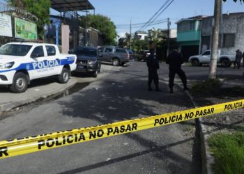 Autoridades procesan escena de suicidio de expresidente ARENA en San Salvador