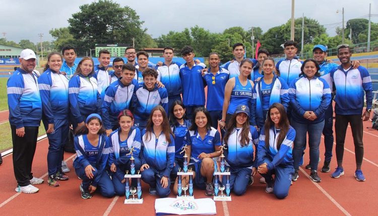 Delegación nacional que compitió en el C.A. Mayor de Atletismo, realizado el fin de semana en Nicaragua. Foto/FEDEATLETISMO